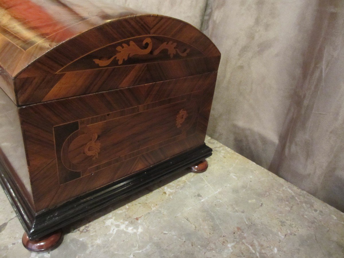 Small Curved Trunk In Walnut Veneer, Louis XIV Period.-photo-3