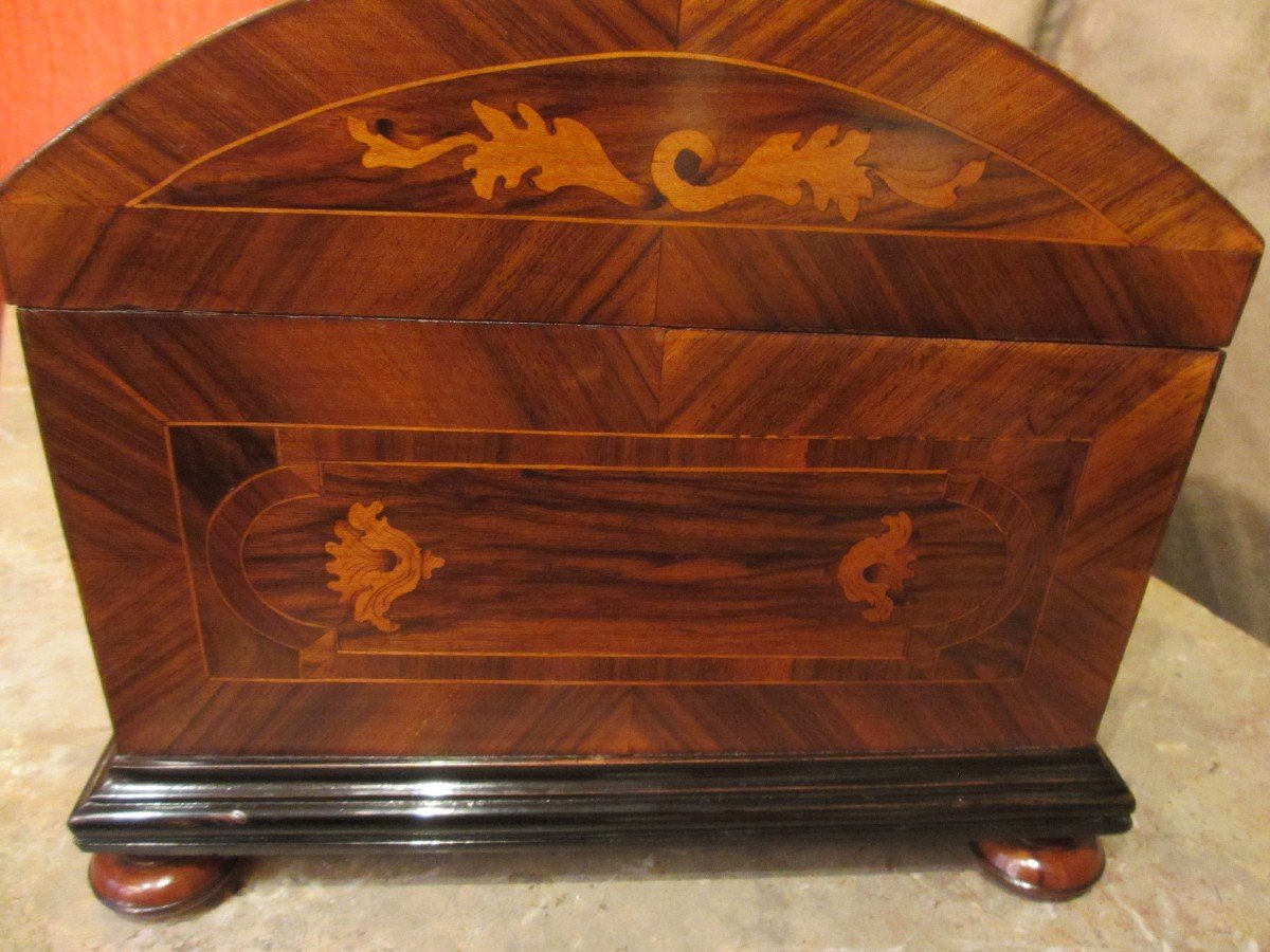 Small Curved Trunk In Walnut Veneer, Louis XIV Period.-photo-2