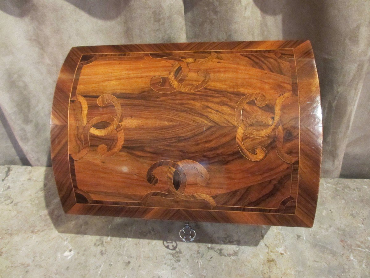 Small Curved Trunk In Walnut Veneer, Louis XIV Period.-photo-8