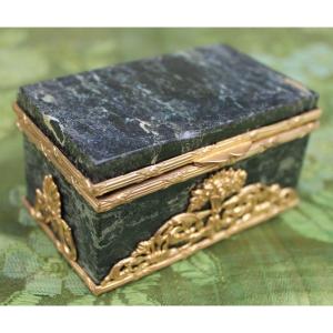Snuff Box In Green Marble And Gilt Bronze
