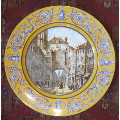 Plat en faience fine de Creil et Montereau "Le gros horloge de Rouen"