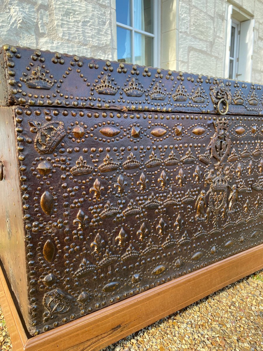 Coach Trunk With The Coat Of Arms Of France, Studded Leather, Late 17th Century-photo-3