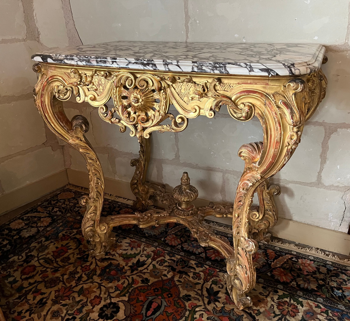 Console de style louis XV  à 4 pieds, bois doré, XIXeme siècle