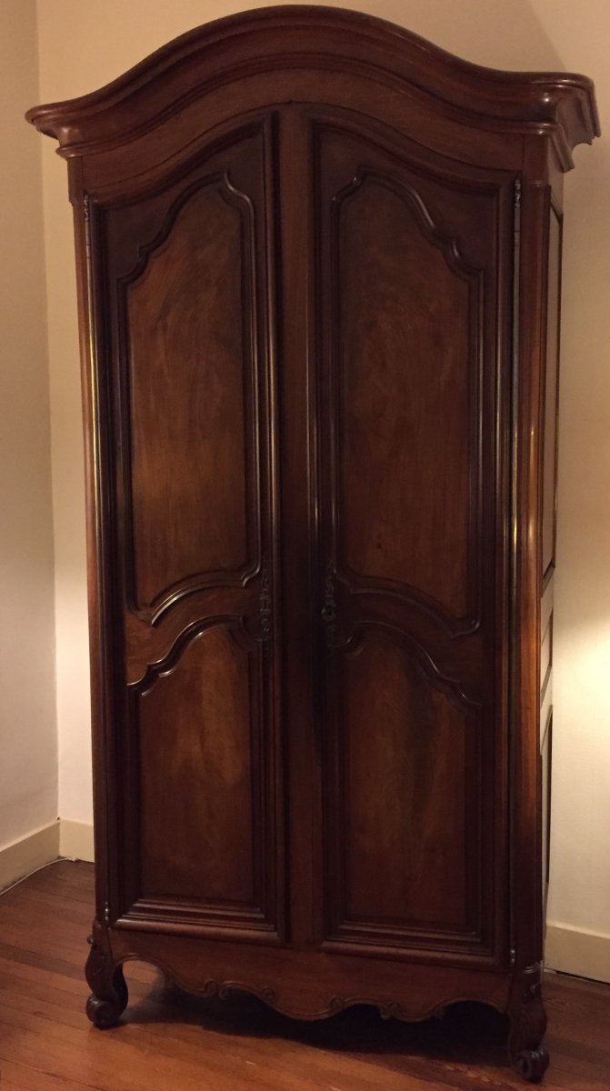 "Petite" armoire bordelaise en acajou massif d'époque Louis XV