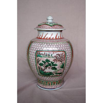 Potiche Couverte En Porcelaine Emaillé De La Famille Verte