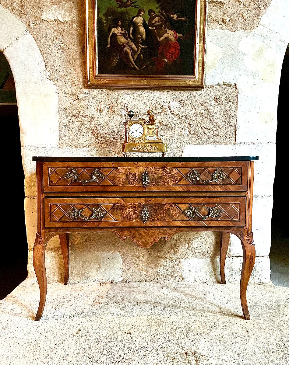 Commode dite "Sauteuse" , XVIII ème . Dauphiné  . Cerisier Et Marqueterie . -photo-2