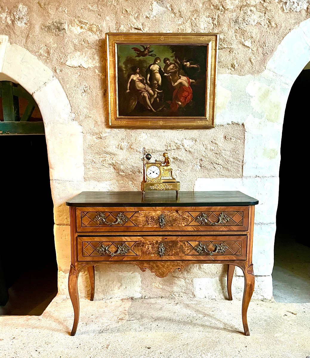 Commode dite "Sauteuse" , XVIII ème . Dauphiné  . Cerisier Et Marqueterie . 