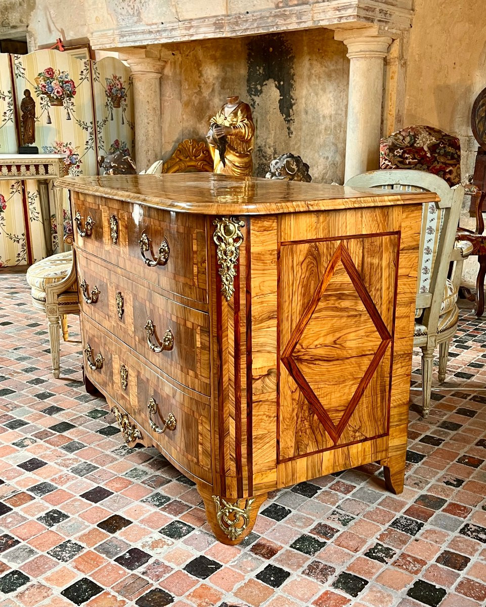 Louis XIV Period Chest Of Drawers From Dauphiné In Olive Wood Marquetry -photo-3