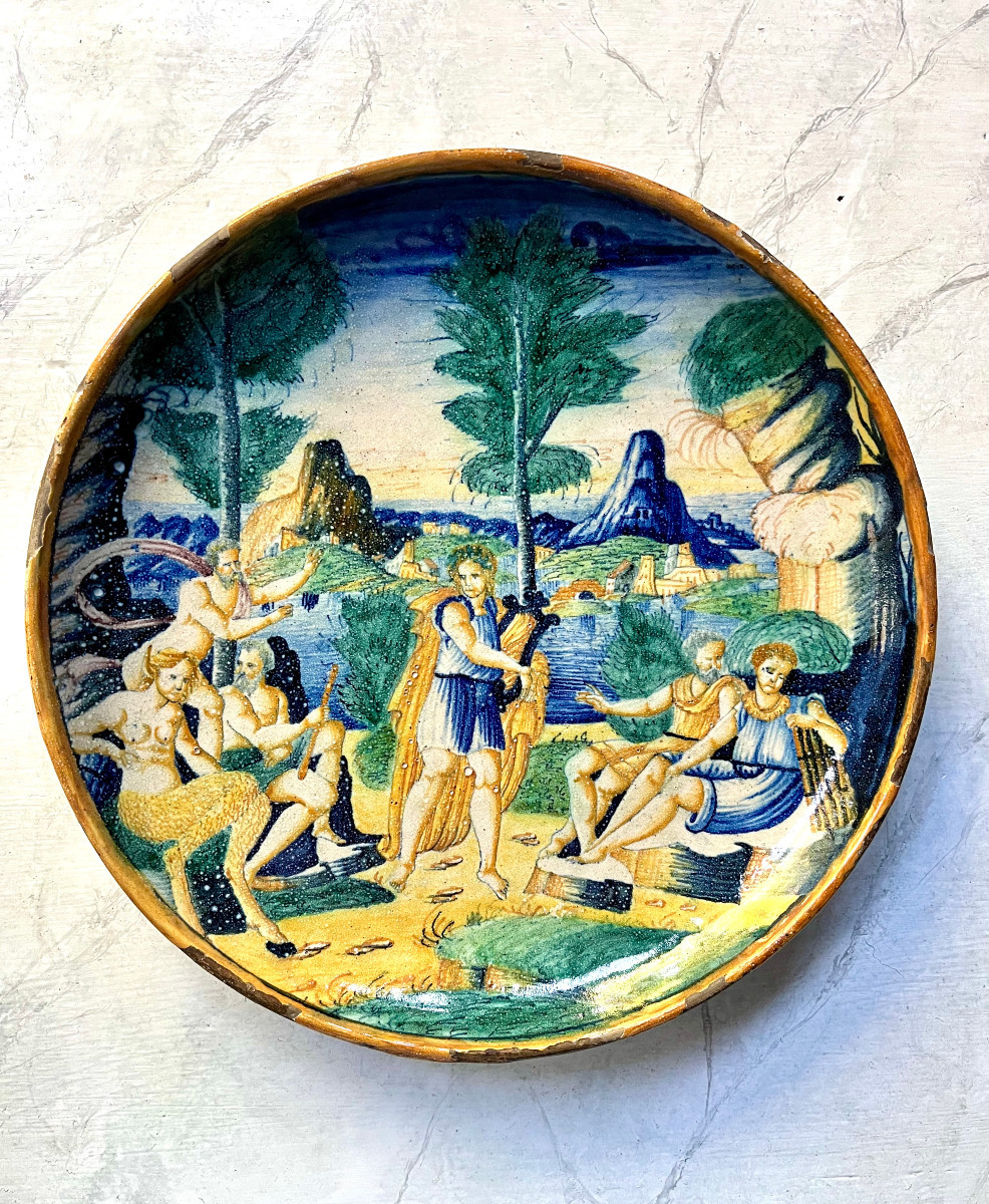 Plat en faïence de Nevers , XVI ème siècle . Majolique 