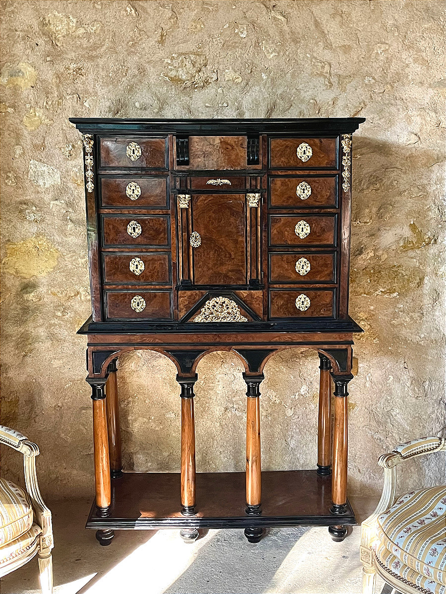 Grand cabinet époque XVII ème . 