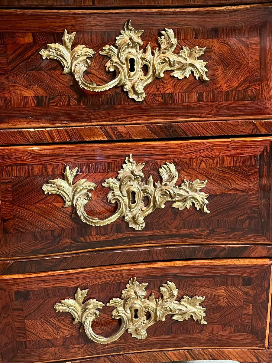 Commode galbée en palissandre , fin Régence début Louis XV , estampillée de François Fleury -photo-2
