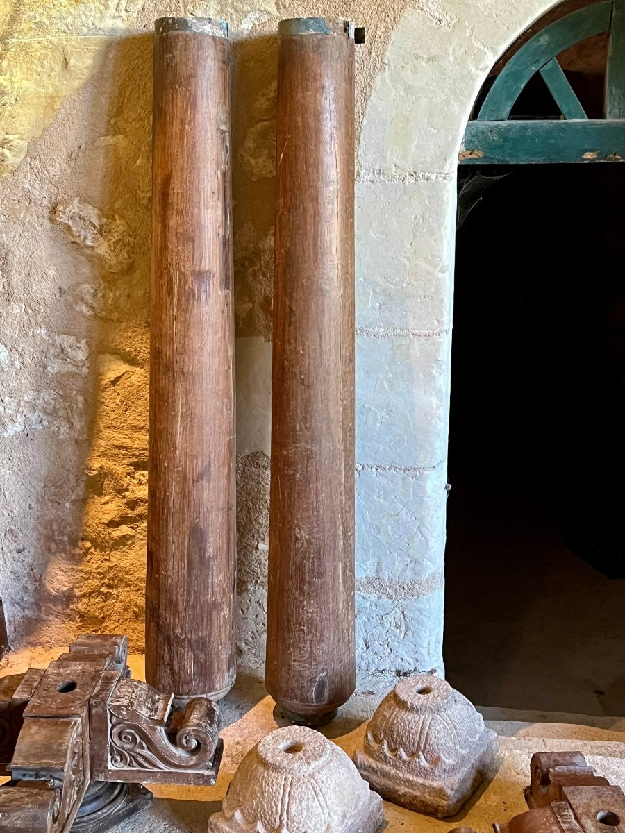 Pair Of Columns From A Palace In Kerala. Solid Teak. Early 19th Century. -photo-2