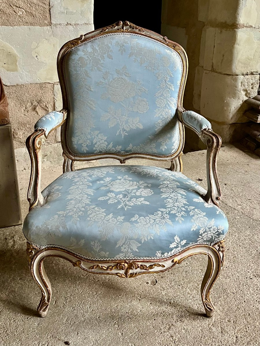 Paire de fauteuils dossiers à la Reine en bois peints et doré, époque fin XIX ème . -photo-2