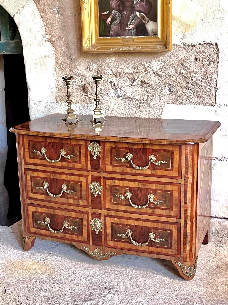Commode grenobloise d'époque début XVIII ème en olivier 