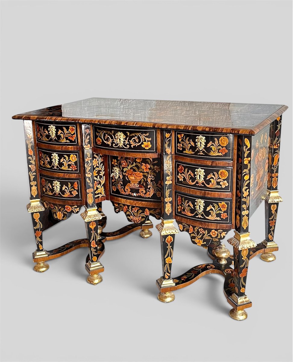 Early 18th-century Mazarin Desk. -photo-2