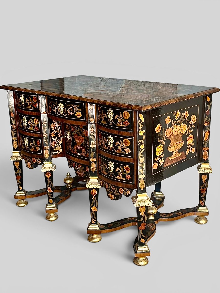 Early 18th-century Mazarin Desk. -photo-3