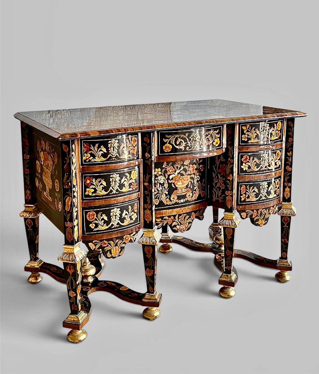 Early 18th-century Mazarin Desk. -photo-4