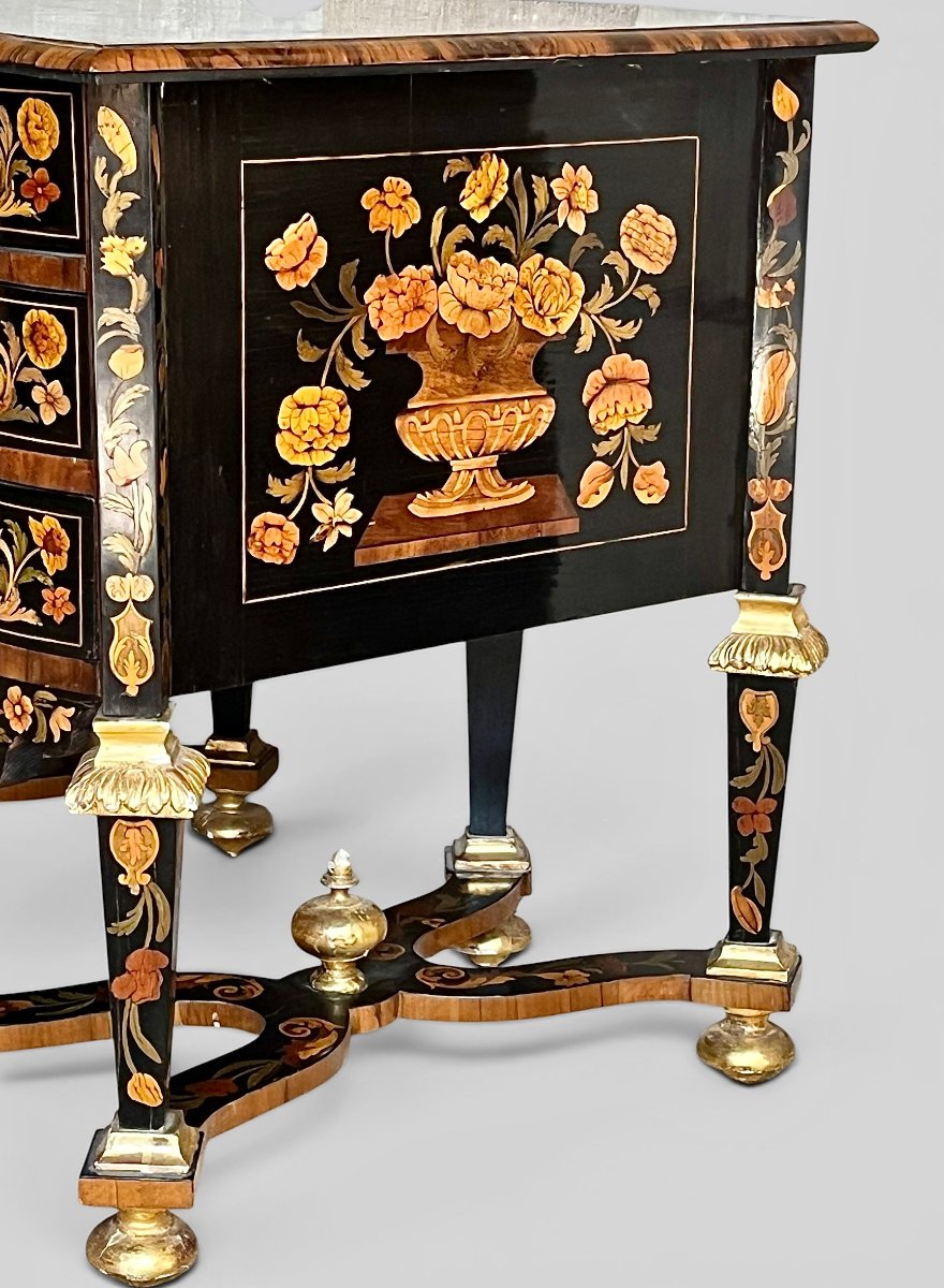 Early 18th-century Mazarin Desk. -photo-1