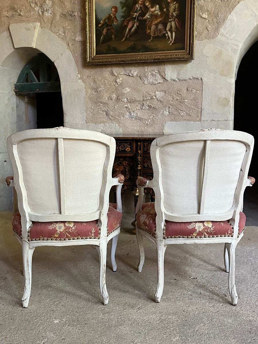 Paire de fauteuils cabriolet d’époque Louis XV .  XVIII ème siècle . Bois peint -photo-3