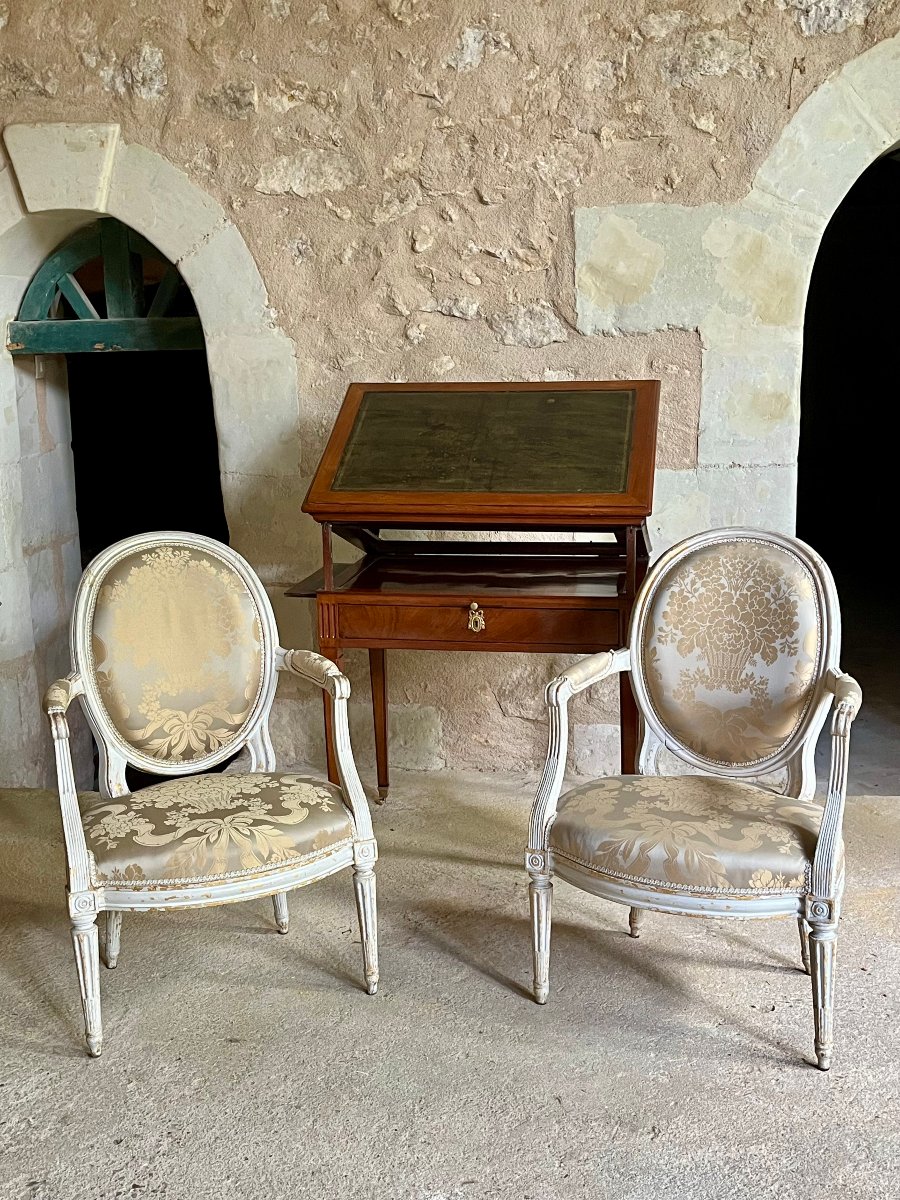 Paire de fauteuils cabriolets  à dossiers médaillons d'époque Louis XVI  estampillés JB Boulard