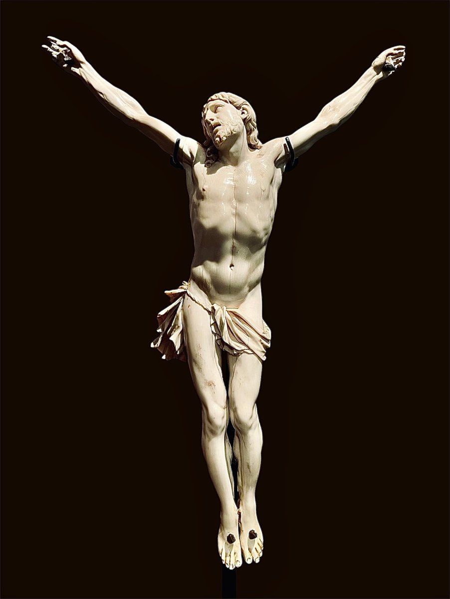 Christ en ivoire époque fin XVII ème début XVIII ème . 