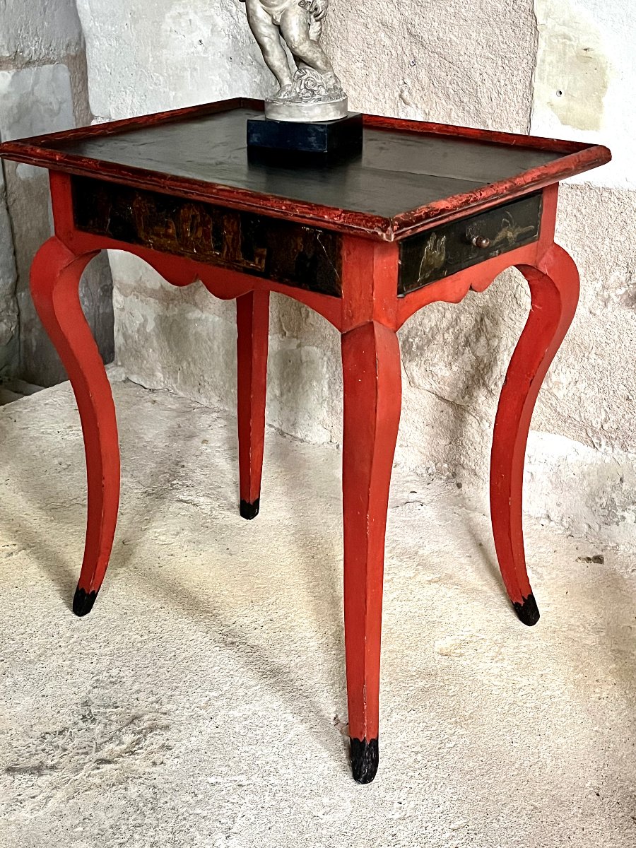 Red-lacquered Cabaret Table, Louis XV Period, 18th Century. 