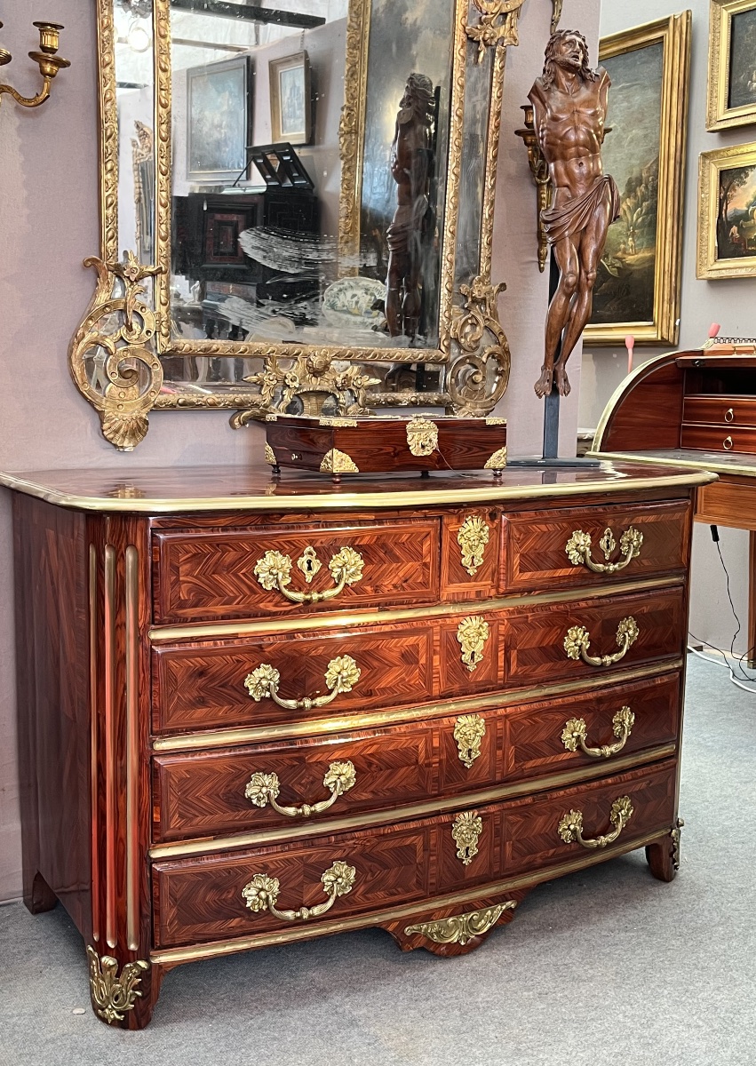 Commode époque début XVIII ème bois de violette . 