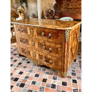 Louis XIV Period Chest Of Drawers From Dauphiné In Olive Wood Marquetry 