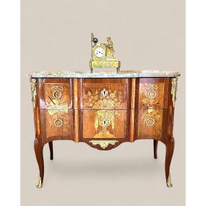 Commode  Transition ,  époque XVIII ème . Marqueterie