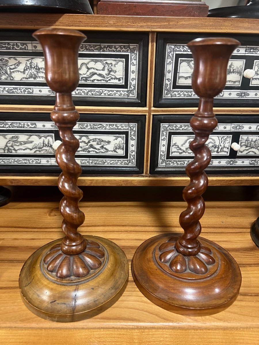 Paire De Bougeoirs En Bois Tournée -photo-1