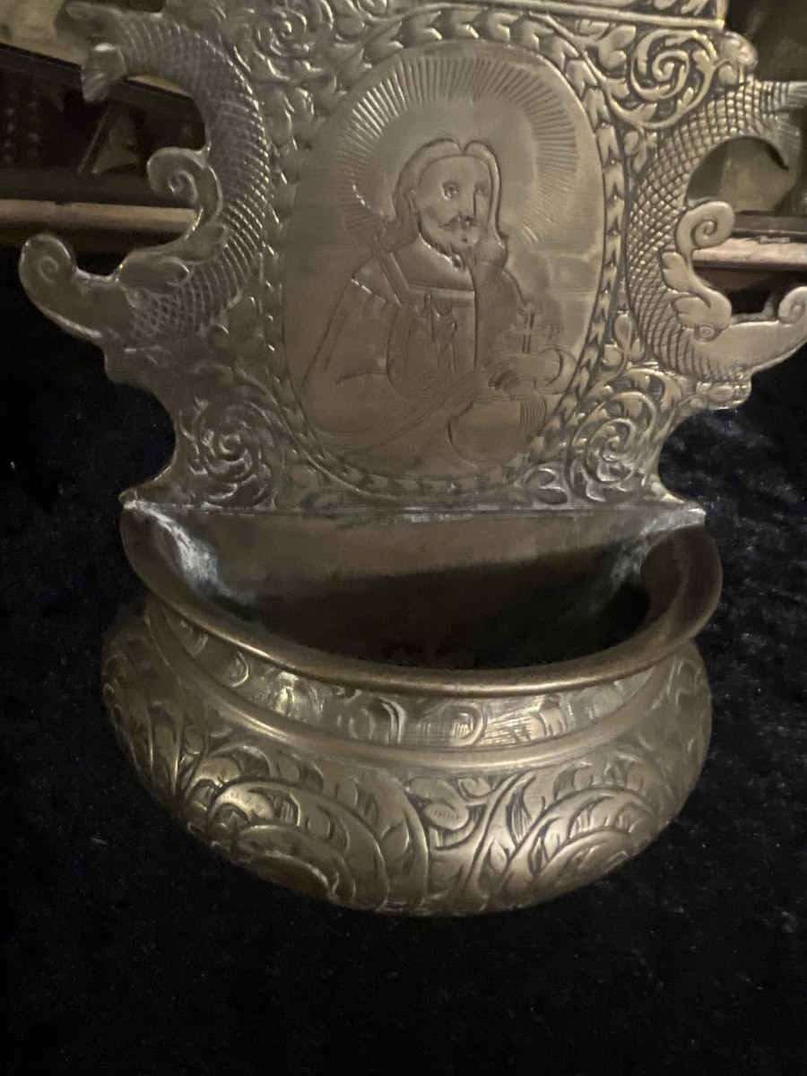 Benitier en bronze époque XVIII richement gravé -photo-2