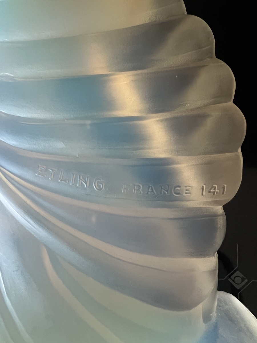 Statue In Opalescent Glass Art Deco Woman Sign Etling-photo-3