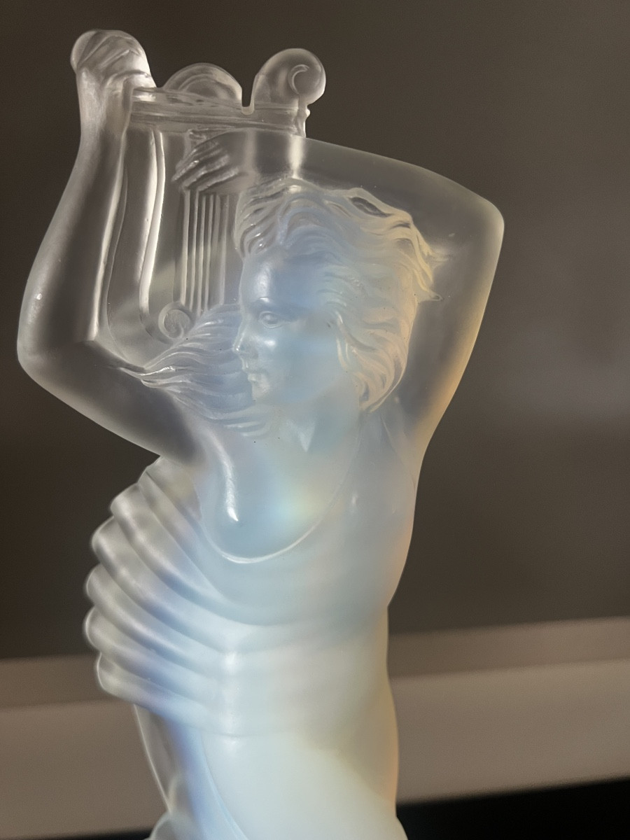 Statue In Opalescent Glass Art Deco Woman Sign Etling-photo-2