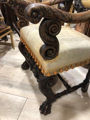Armchair XVII Walnut Richly Carved Back Count Crown-photo-1