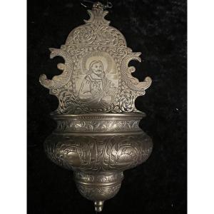 Benitier en bronze époque XVIII richement gravé 