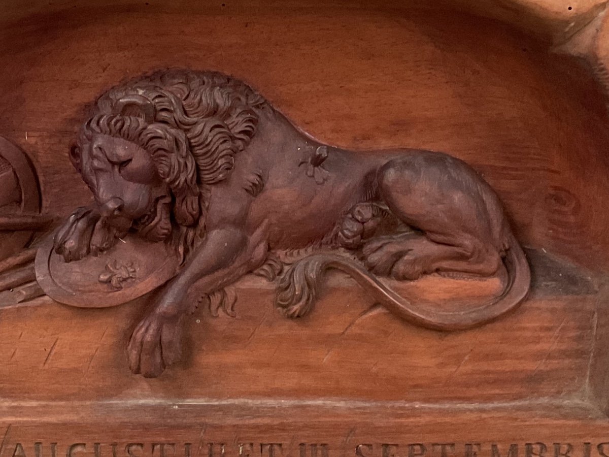 Sculpture Lion de Lucerne en bois de noyer-photo-2