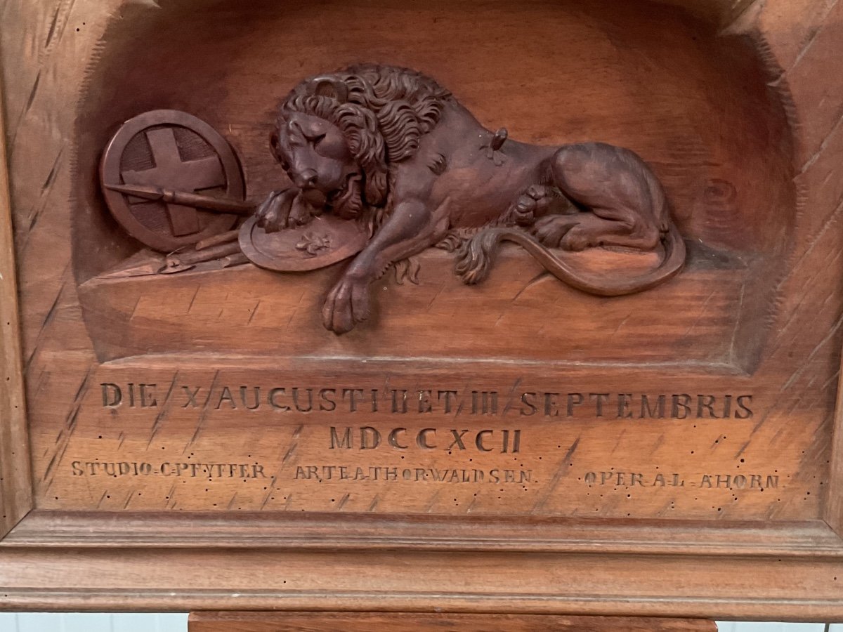 Sculpture Lion de Lucerne en bois de noyer-photo-3