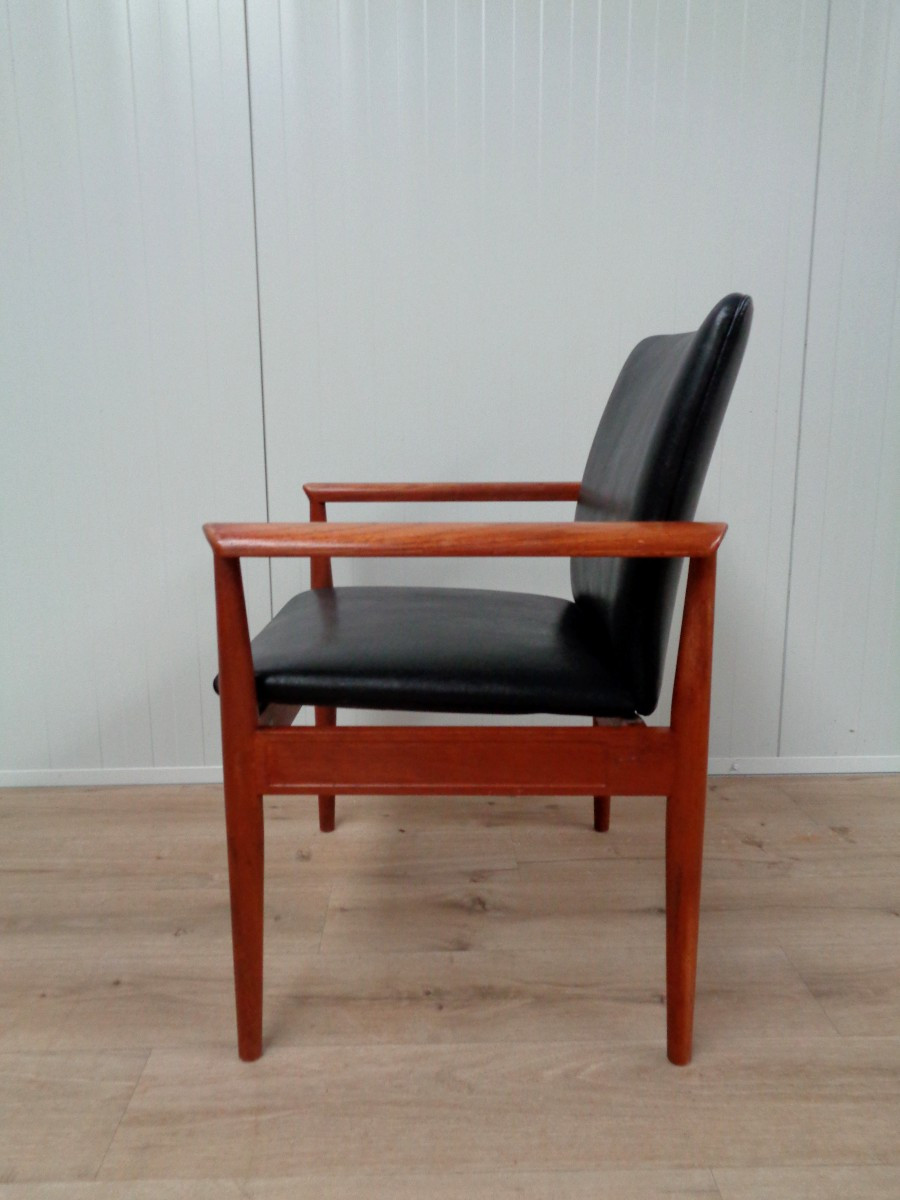Fauteuil diplomate  de Finn Juhl en teck et cuir-photo-1