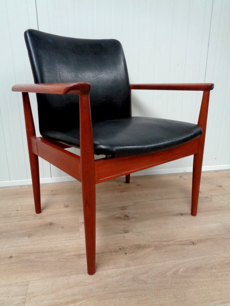 Fauteuil diplomate  de Finn Juhl en teck et cuir
