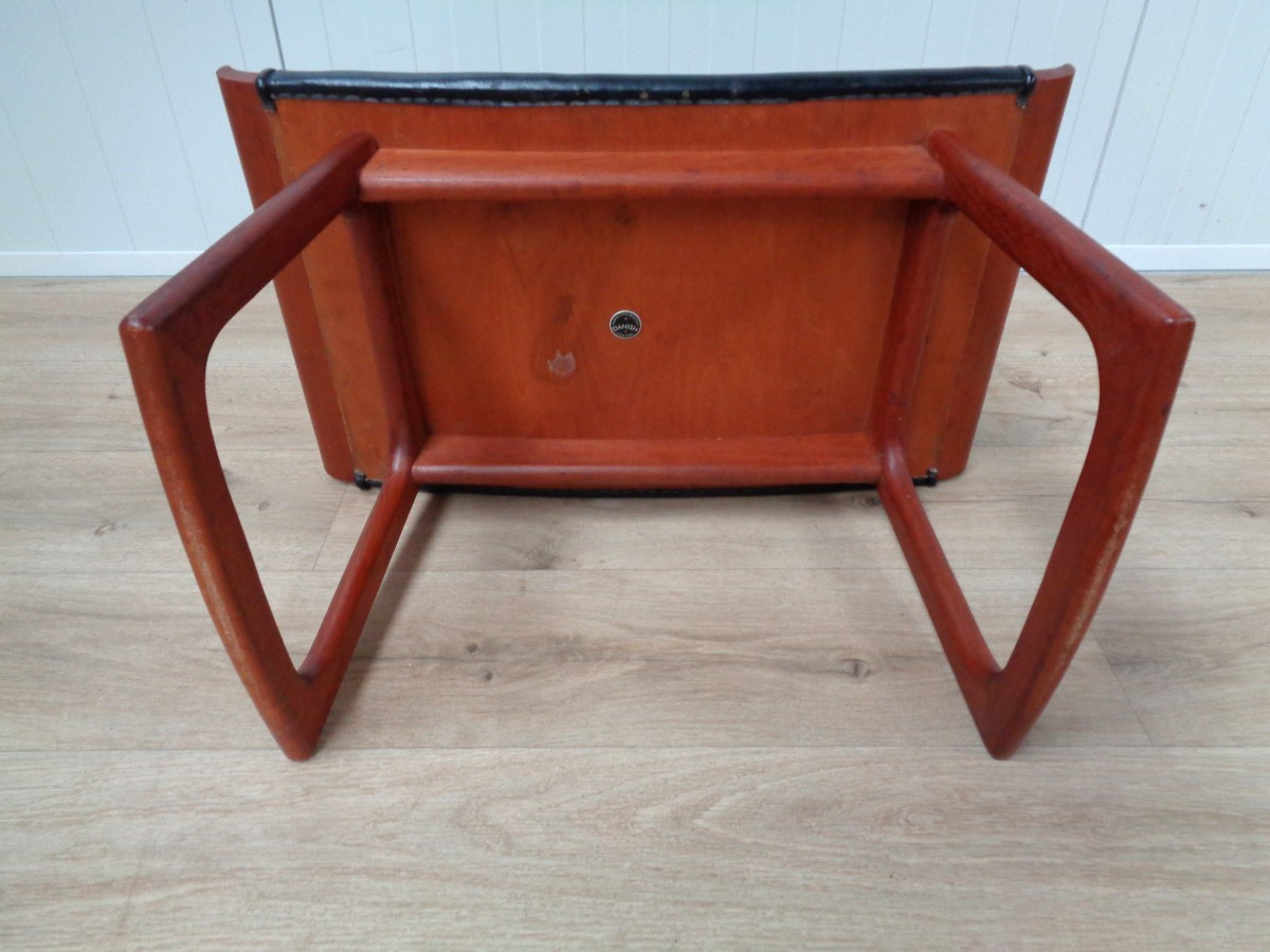 Tabouret de pied basculant de Finn Juhl en teck et cuir-photo-4