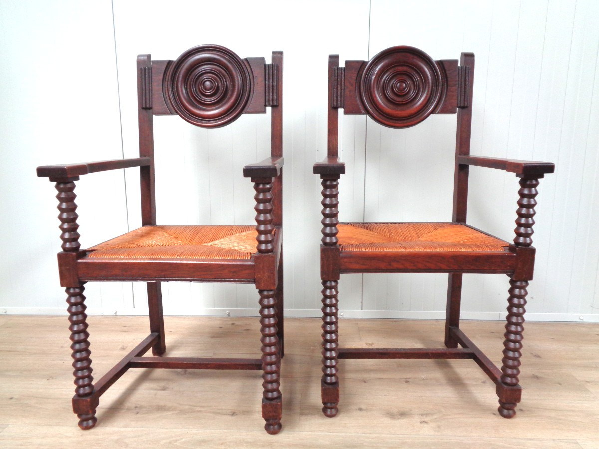 Paire de fauteuils néobretons