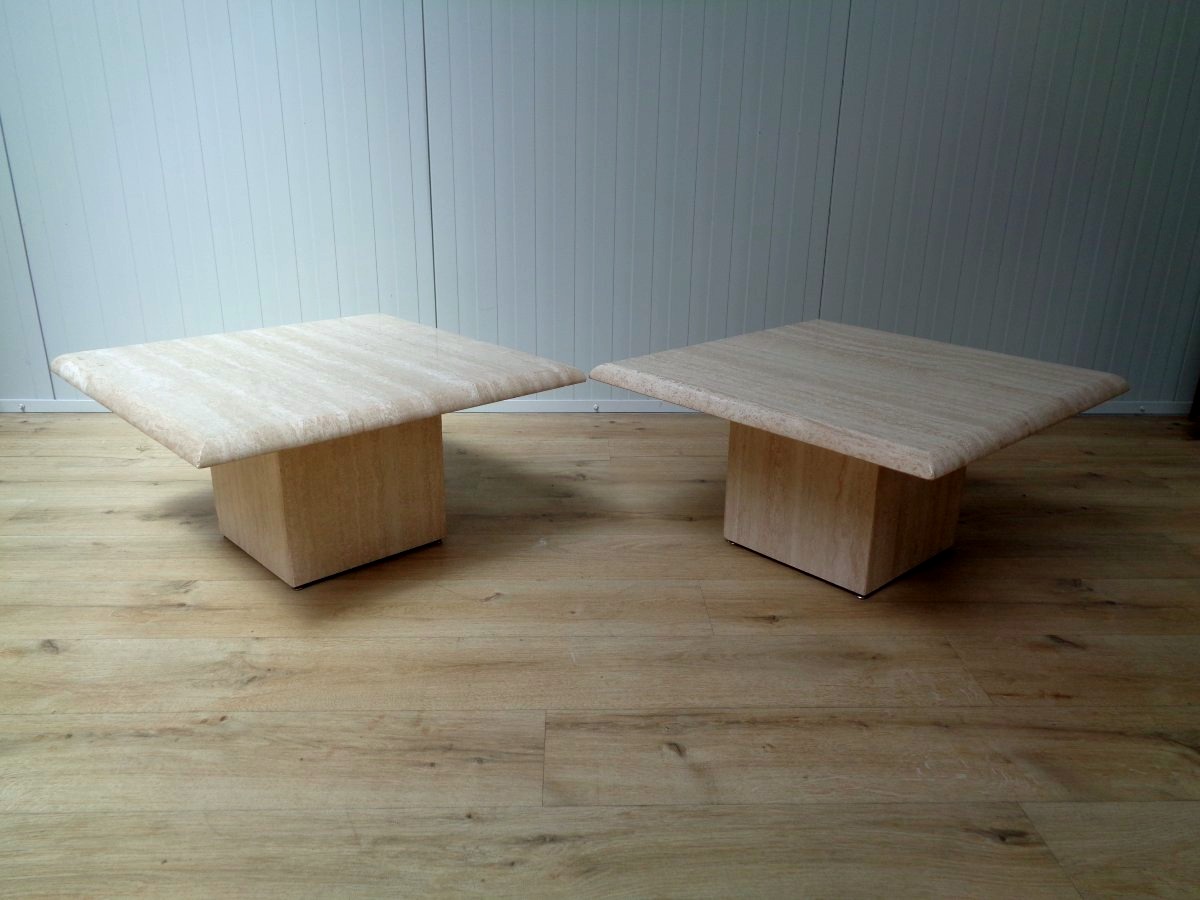 Paire de tables basses 1970 en travertin.