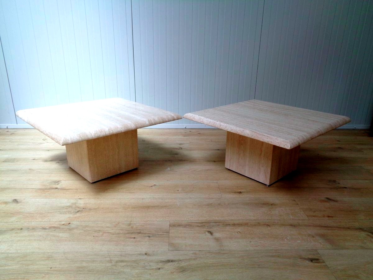 Paire de tables basses 1970 en travertin.