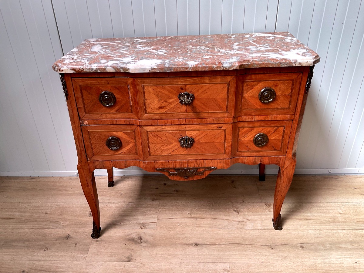 Transitional-period Marquetry Chest Of Drawers With A Hopping Design