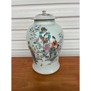 20th-century Chinese Decorative Vase 