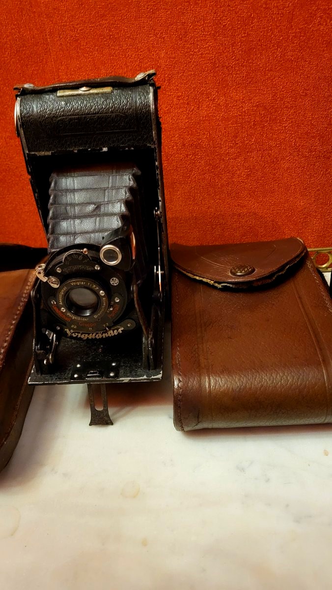 Four Vintage Cameras-photo-3