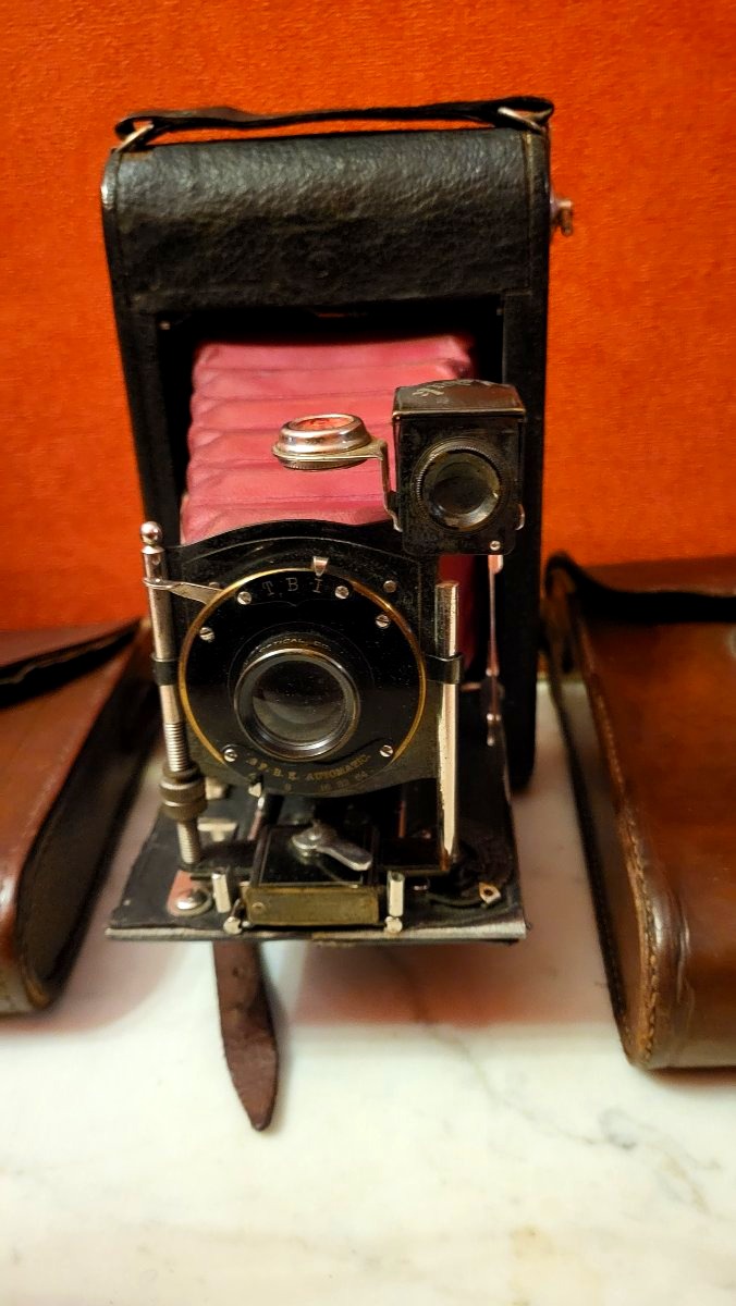Four Vintage Cameras-photo-4