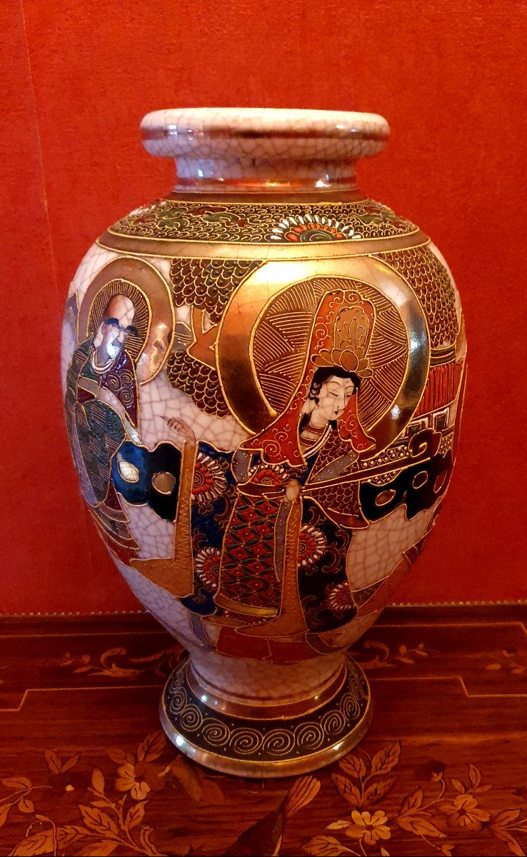 Vase En Porcelaine Du Japon 