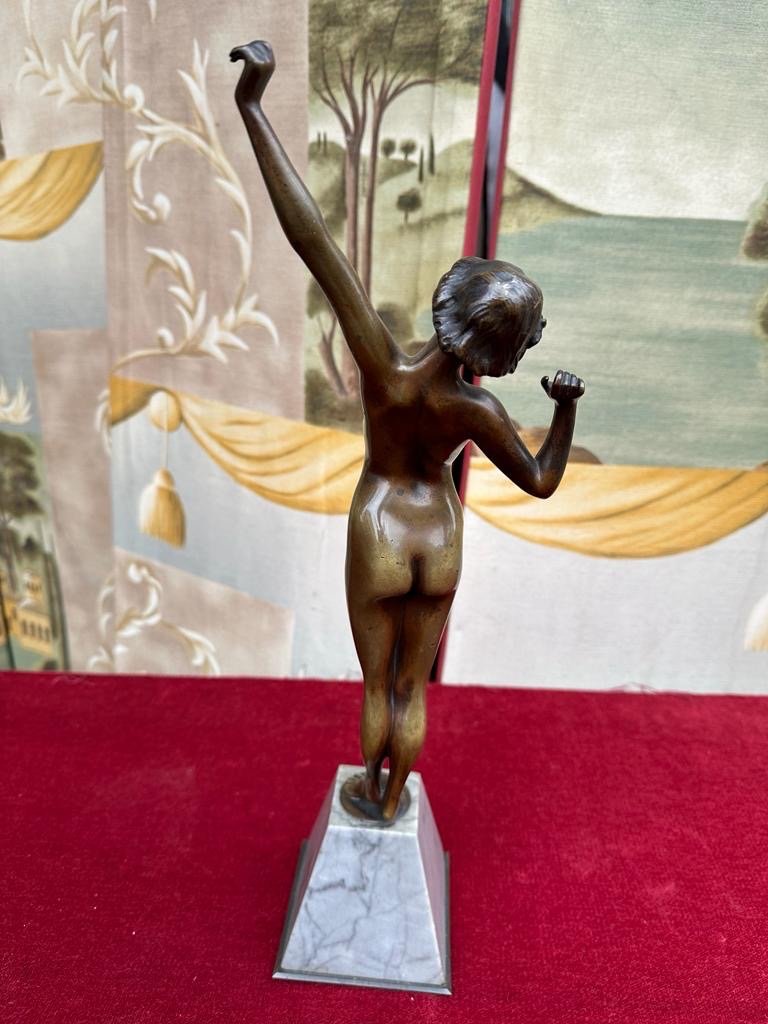 Sculpture Of A Nude Woman In Bronze -photo-2