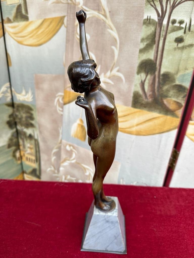 Sculpture Of A Nude Woman In Bronze -photo-3